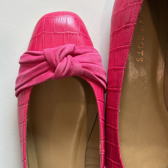 Talbots - 8, crocodile print, leather/suede pink flats - Picture 4 of 6